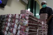 Rupiah Makin Lemas ke...