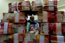 Aduh, Rupiah Mengalami...