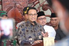 Anies Minta Masjid di...