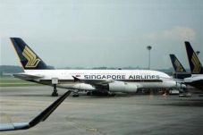 Digempur Corona, Singapore...