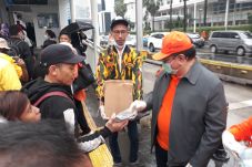 Kosgoro Sebar 10.000...