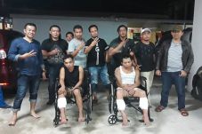 Melawan Petugas, Dua...