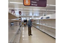 Berjalan Jauh ke Supermarket,...