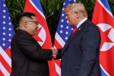 Lewat Surat, Trump Ajak...