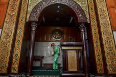 Sajadah Bisa Tularkan...