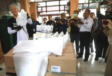 Atasi Kelangkaan APD,...