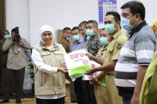 Khofifah Bagikan 7.100...