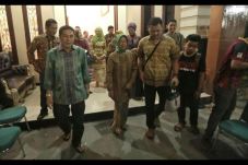Ibunda Jokowi Wafat,...