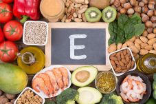 Peran Vitamin E, Astaxanthin,...