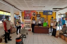 Himpuni Bantu Petugas...