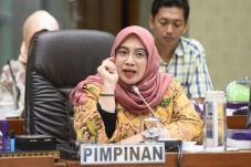 DPR Desak Menaker Larang...