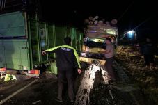5 Mobil Tabrakan Beruntun...