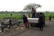 Meninggal Usai Dijenguk...