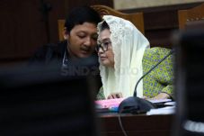 Dr Siti, Virus, dan...