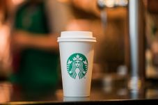 Starbucks Uji Coba Gunakan...