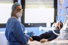 Dokter Italia: Remehkan...
