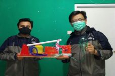 Bantu Tim Medis Lawan...