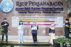 Lembaga Survei Ini Salurkan...