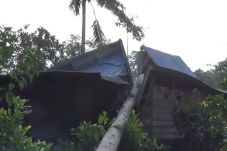 Diterjang Angin Puting...