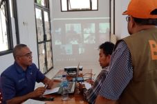 Bupati Eliaser Yentji...