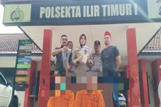 Pulang Sekolah Menjambret,...