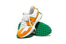 327, Sneaker Kolaborasi...