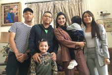 Bisnis 3 Artis Ini Rugi...