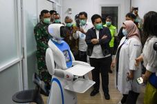 Erick Terima Bantuan...