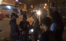 Ejek dan Lawan Polisi,...