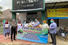 Pelija Bagikan Bantuan...