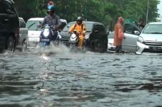 Awal Pekan, Bandung...