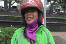 Cara Ibu Muda Ojek Online...