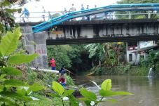 Pamit BAB di Sungai...