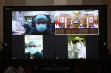 Video Conference, Khofifah...