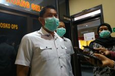Polisi Periksa Bapak...