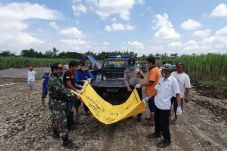 Warga Jombang Geger,...