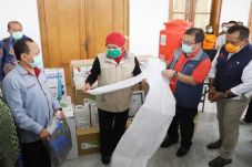 Bantu Lawan Corona,...