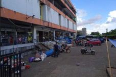 Karantina Pasar, Pedagang...