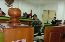 Didakwa Tipu Pengusaha,...