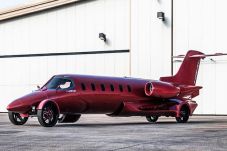 Wow! Limousine Berwujud...
