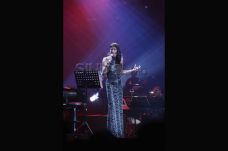 Tampil memukau, Natalie...
