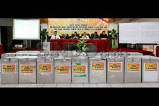 KPU Bandung Gelar Rapat...