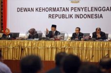 DKPP Lanjutkan Sidang...