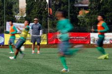 Aji Santoso Pimpin Latihan...