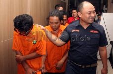 Polisi Bekuk Komplotan...