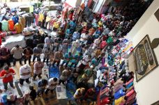 Salat Jumat di Pusat...