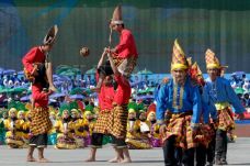 Tari Empat Etnis Meriahkan...