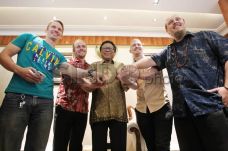 Grup Musik DEBU Temui...