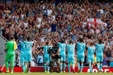 Laga Perdana, Arsenal...