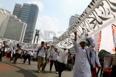 Ribuan Umat Muslim Ikuti...